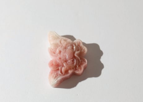 【祝福の花】ピンクオパール 蝶と蓮の花