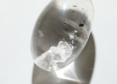 【奇跡と共にある】ガネッシュヒマール産貫入水晶 リンガム