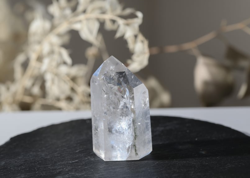 高品質　透明　虹入　クリアクォーツ　ダイアモンド　スタンド付 goldstone_rainbow-tb24