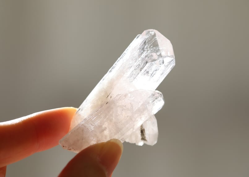 妖精の夢】虹入り ピンクダンビュライト | Y.S.Y24