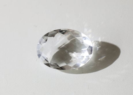 【光を思い出す】クリアクォーツ 宝石カット