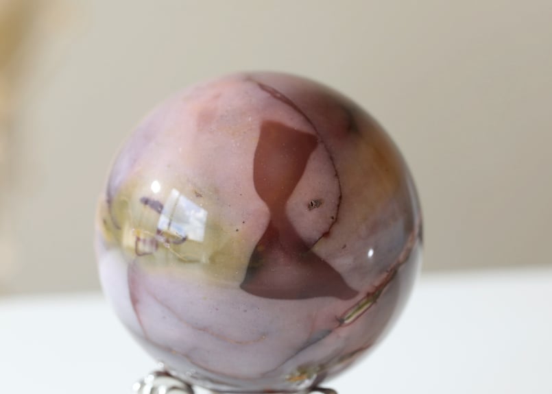 天然ムーカイトジャスパー　球体置物 木製台座付き 天然ムーカイトジャスパー球体置物 木製台座付き