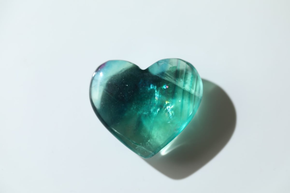 Hawaii】虹入りフローライト ハート | Y.S.Y24