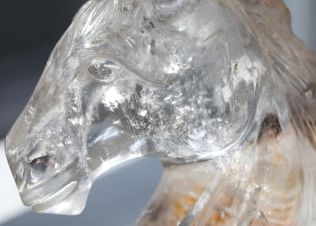 ミナスジェライス州産 虹入り クリアクォーツ 馬