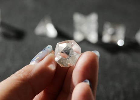【魔術道具】マニカラン水晶  幾何学７個セット　木箱入り