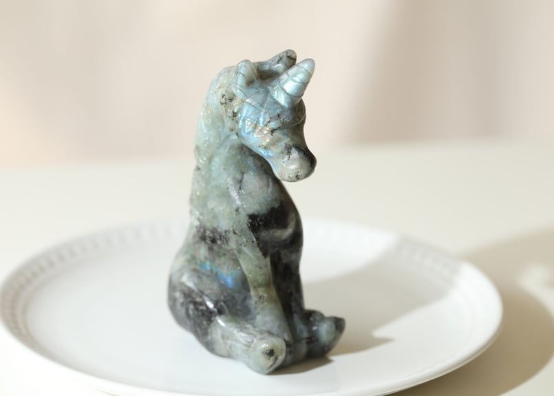 あなたを見てる】ラブラドライトの座ったユニコーン | Y.S.Y24