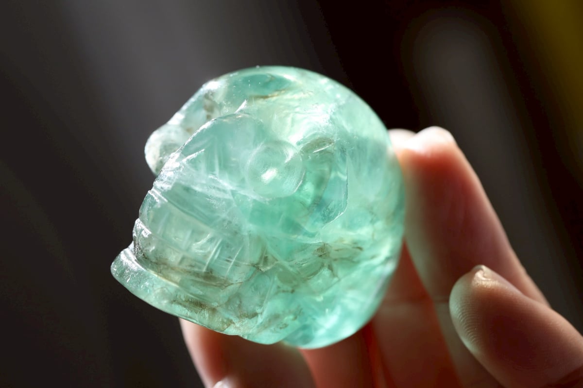 覚醒の記憶】ハイクオリティ 虹入り グリーンフローライト スカル