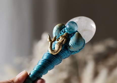 【イギリス製】クリアクォーツとアクアオーラの人魚ワンド