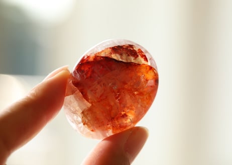 【美の果実】虹入りヘマタイトインクォーツ タンブル