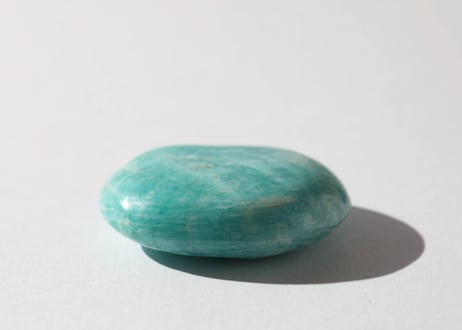大技封入❣️【虚空蔵菩薩から智慧を授かる】アマゾナイト 握り石 ※イベントクーポン使用不可