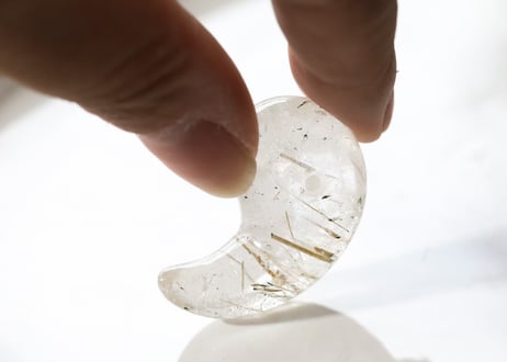 【カルマ解放のシッティ入り】ガネッシュヒマール産 水晶 勾玉