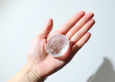 技封入❣️【潜在能力を引き出す】ハイクオリティ 虹入り クリアクォーツ 握り石 ※イベントクーポン使用不可