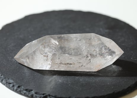虹入りクリアクォーツ ダブルターミネーテッド ルチル入り【脈打つ】