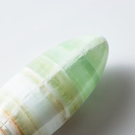 ピスタチオカルサイト　ムーン　虹　スタンド付き ピスタチオカルサイト ムーン 虹 スタンド付き