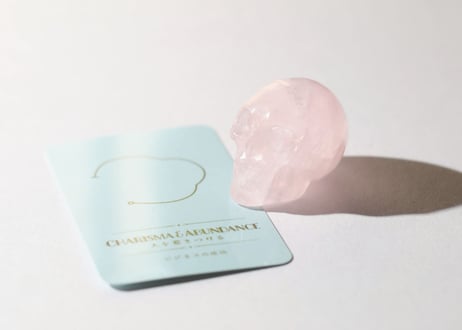【CHARISMA&ABUNDANCE 人を惹きつける（ビジネスの成功）シジル封入 オリジナルカード付き❣️】ローズクォーツの小さなスカル ※イベントクーポン使用不可