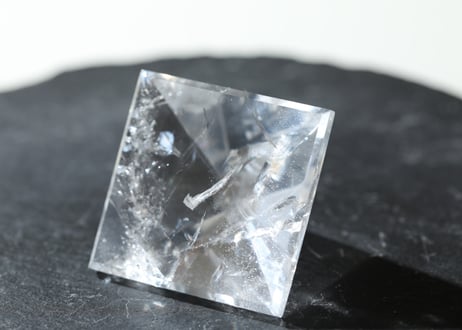 【華やかな人生を】虹入り レムリアンシード ピラミッド