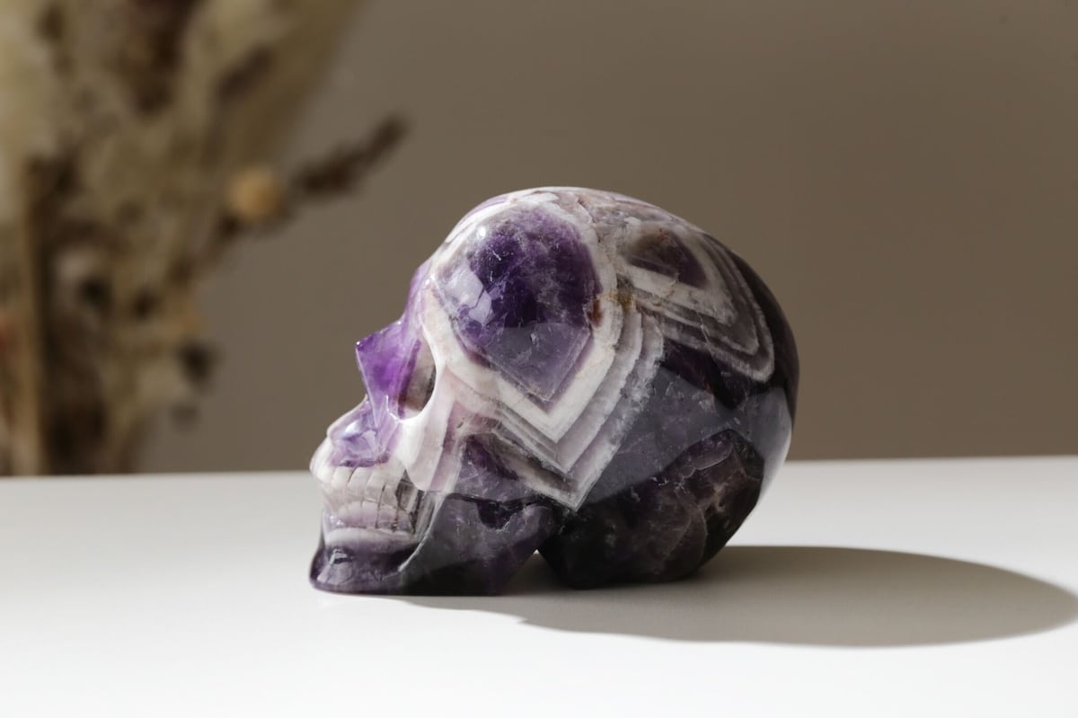 天然石アメジストの原石スカル　置物　鉱物　彫物NO.032102 天然石スカル アメジストクラスター naturalrock scull