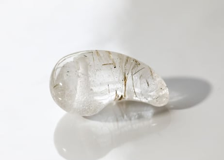 【カルマ解放のシッティ入り】ガネッシュヒマール産 水晶 勾玉