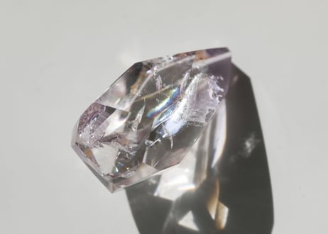 【希望のかけら】虹入り ラベンダーアメジスト フリーフォーム