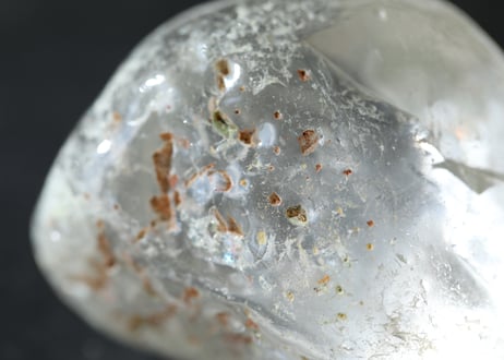 【やさしくつつむ】虹入り 手磨き 水晶