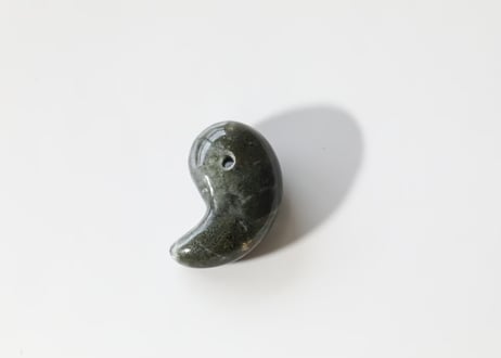 【カルマ解放のシッティ入り】ガネッシュヒマール産 水晶 勾玉