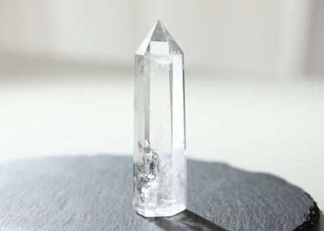 【澱みを一掃する】虹入り クリアクォーツ ポイント