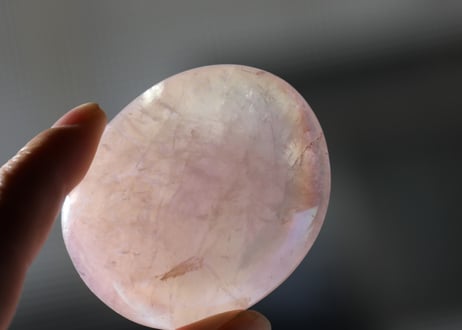 【綿菓子みたいな愛】エンジェルオーラ ローズクォーツ 握り石