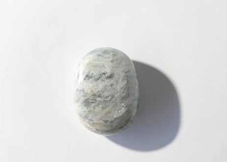 【瞑想的に生きる】アクアマリン 小さな握り石