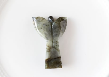 【静かな海】ラブラドライトの羽を広げた天使