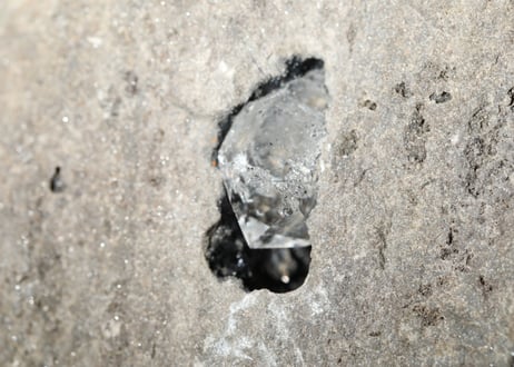 【光を抱く者】ハーキマーダイヤモンド　母岩つき