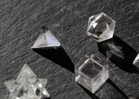 【魔術道具】マニカラン水晶  幾何学７個セット　木箱入り