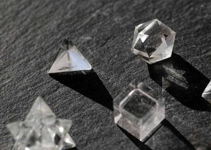 魔術道具】マニカラン水晶 幾何学7個セット 木箱入り | Y.S.Y24