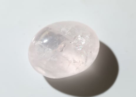 【Jewel】ハイクオリティ 虹入りローズクォーツ タンブル