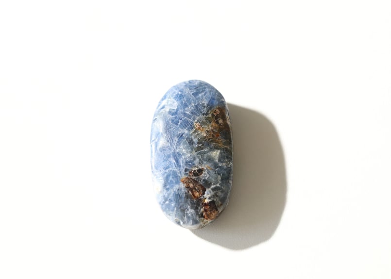 悟りのシッディ入り】インディゴカイヤナイト 握り石 | Y.S.Y24