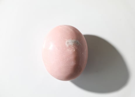 【まあるい愛の中へ】ピンクオパール 握り石