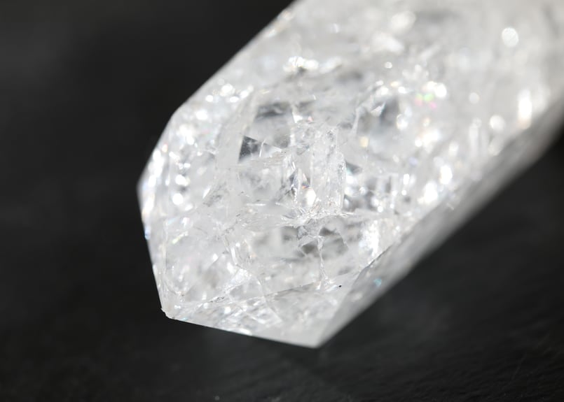 ☆特別出品☆透明度にギラギラクラック☆究極形状☆レインボー 水晶 アステロイド 最高級・超透明】天然レインボー水晶丸玉【専用切株台座付き】虹入り