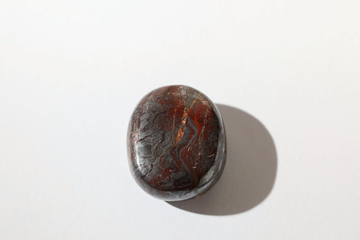 貢献できる自分に】レッドジャスパーヘマタイト 握り石 | Y.S.Y24