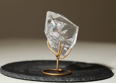 【ハイクオリティ】虹入り レムリアンシード 磨き 台座付き