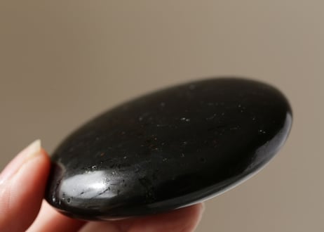 【やすらぎ】ブラックトルマリン 握り石
