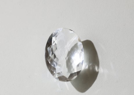 【光を思い出す】クリアクォーツ 宝石カット