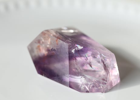 【HOLISTIC VISION ホリスティックビジョン（高次元からの情報 冷静さ・直観力）シジル封入 オリジナルカード付き❣️】虹入り ファントムアメジスト ※イベントクーポン使用不可