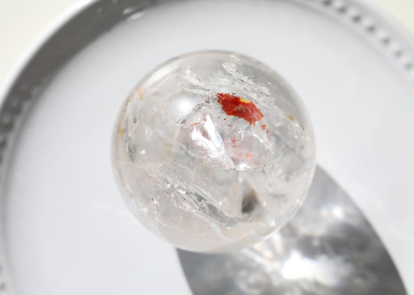 虹色の泉】トカンティンス産 虹入りクリアクォーツスフィア ヘマタイト