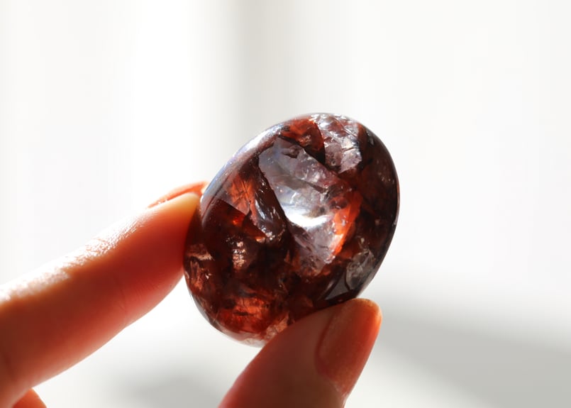 モンドクォーツ 初期タイプ ヘマタイト付き ブルーミスト ヘマタイト・オン・クォーツ 15．6g 天然石販売 名取貴石