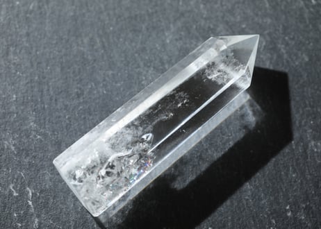【澱みを一掃する】虹入り クリアクォーツ ポイント