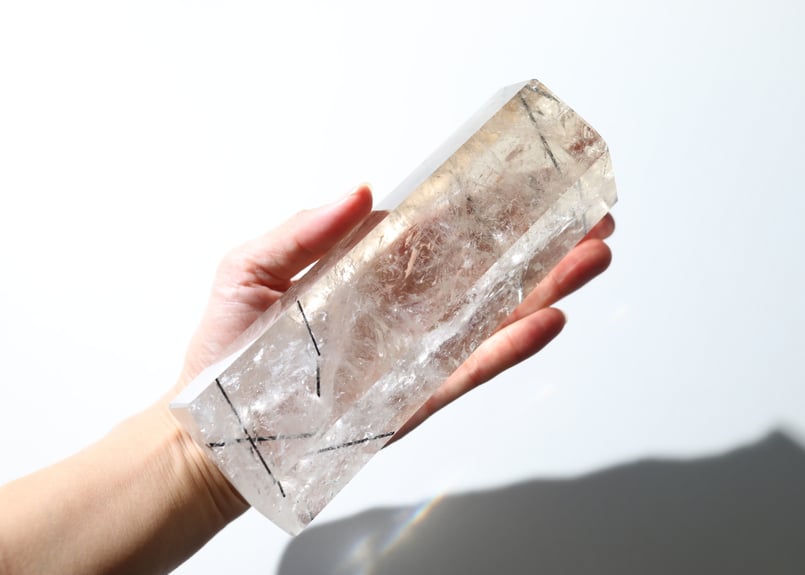 神聖なる光の柱】虹入りスモーキーブラックトルマリンインクォーツ