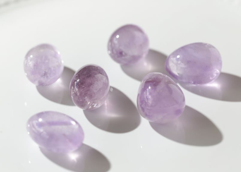 トライアングル　アメジスト　タンブル 楽天市場】アメジスト タンブル Mサイズ 濃い紫 1個 浄化 インテリア