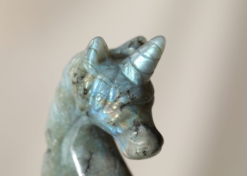 あなたを見てる】ラブラドライトの座ったユニコーン | Y.S.Y24