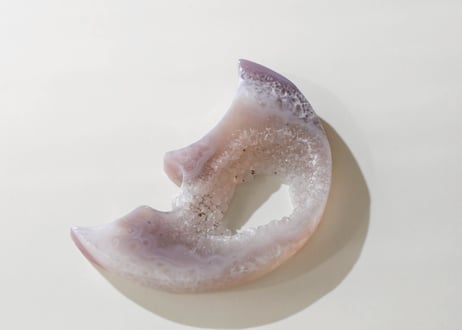 技封入❣️【美しくなる/パートアーシップがどんどん良くなる】ドゥルジーアゲートの月 台座付き ※イベントクーポン使用不可