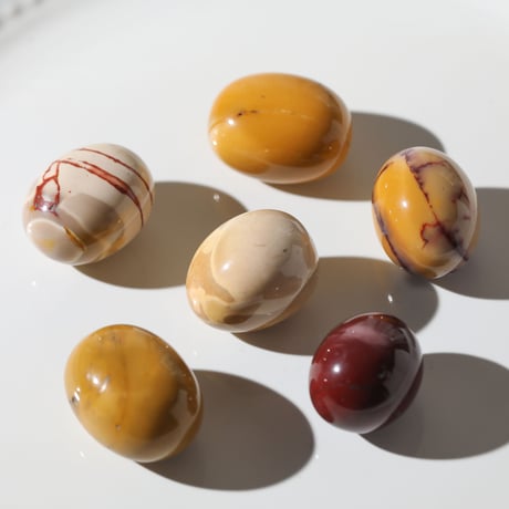 天然ムーカイトジャスパー球体置物 木製台座付き