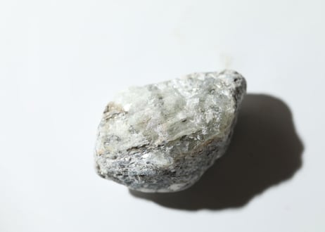 【手のひらの奇跡】ロシア産 虹入りフェナカイト
